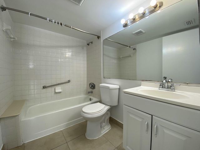 3744 Savoy Lane B2, West Palm Beach, FL 33417