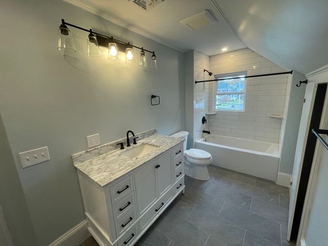 36 Hartford Sreet 3, Bedford, MA 01730
