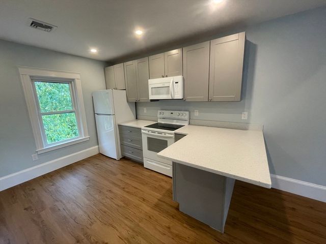 36 Hartford Sreet 3, Bedford, MA 01730