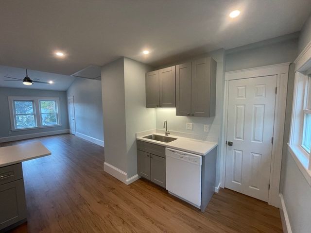 36 Hartford Sreet 3, Bedford, MA 01730