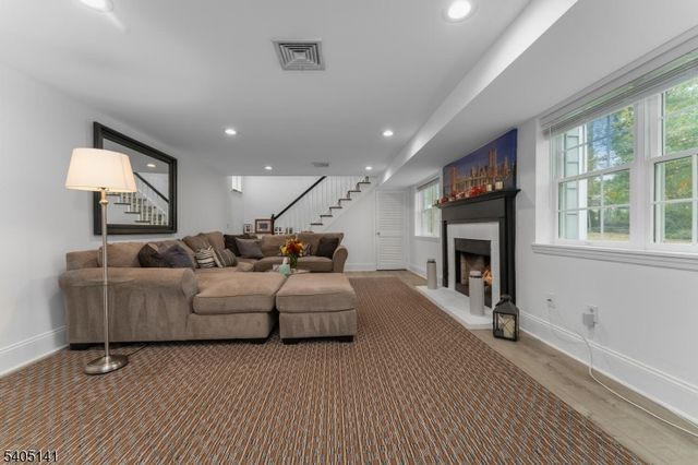 173 W Oak St, Bernards Twp., NJ 07920