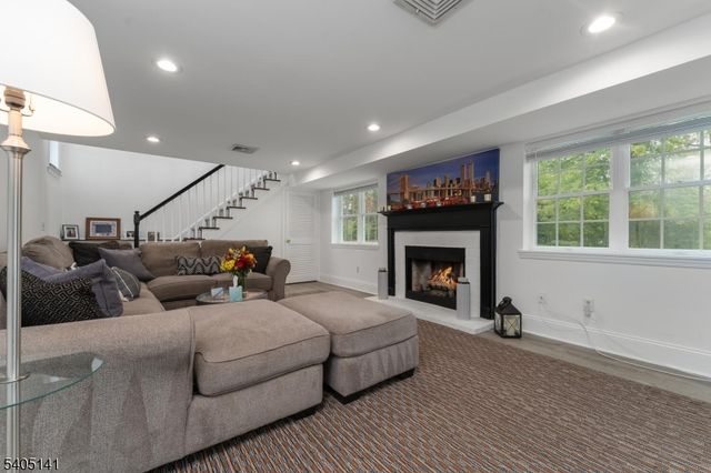 173 W Oak St, Bernards Twp., NJ 07920