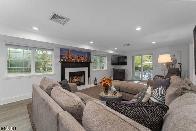 173 W Oak St, Bernards Twp., NJ 07920