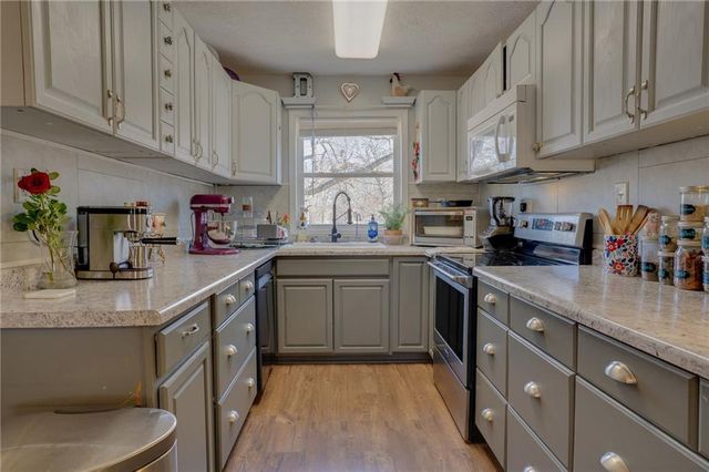 219 Indian Park Road, Sunrise Beach, MO 65079