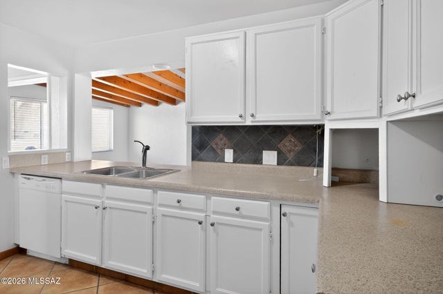 2272 E Blacklidge Drive, Tucson, AZ 85719