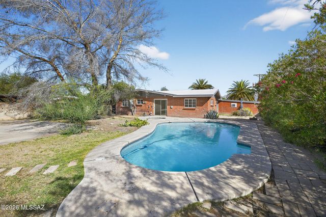 2272 E Blacklidge Drive, Tucson, AZ 85719