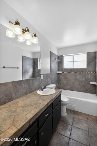 2272 E Blacklidge Drive, Tucson, AZ 85719