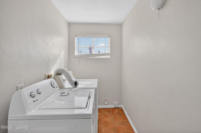 2272 E Blacklidge Drive, Tucson, AZ 85719