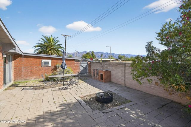 2272 E Blacklidge Drive, Tucson, AZ 85719