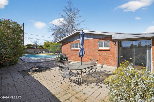 2272 E Blacklidge Drive, Tucson, AZ 85719