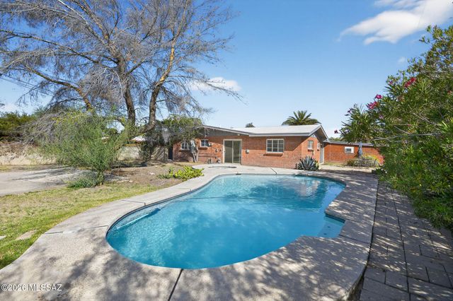 2272 E Blacklidge Drive, Tucson, AZ 85719