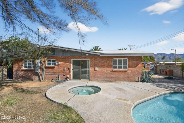 2272 E Blacklidge Drive, Tucson, AZ 85719
