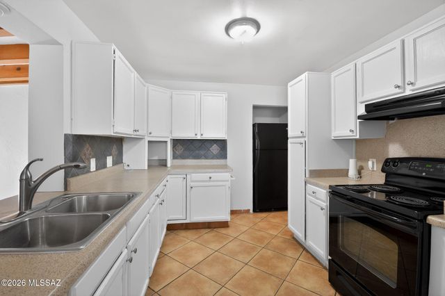 2272 E Blacklidge Drive, Tucson, AZ 85719