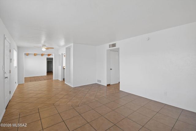 2272 E Blacklidge Drive, Tucson, AZ 85719