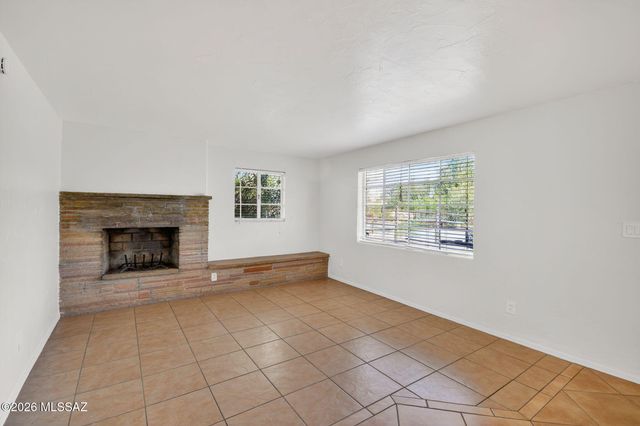 2272 E Blacklidge Drive, Tucson, AZ 85719