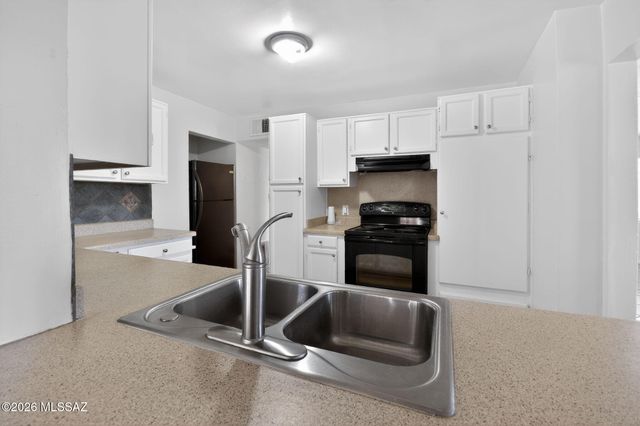 2272 E Blacklidge Drive, Tucson, AZ 85719