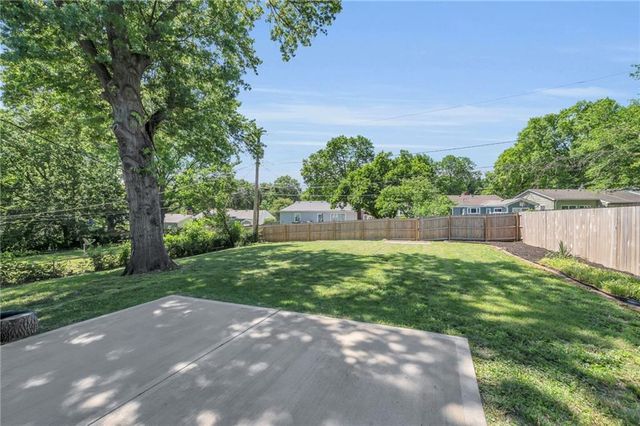 4709 W 75TH Street, Prairie Village, KS 66208