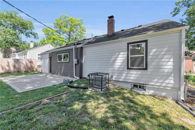 4709 W 75TH Street, Prairie Village, KS 66208