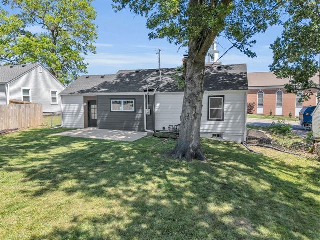 4709 W 75TH Street, Prairie Village, KS 66208