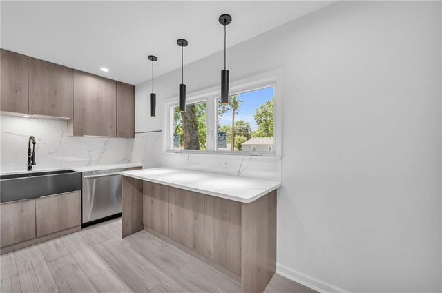 4709 W 75TH Street, Prairie Village, KS 66208