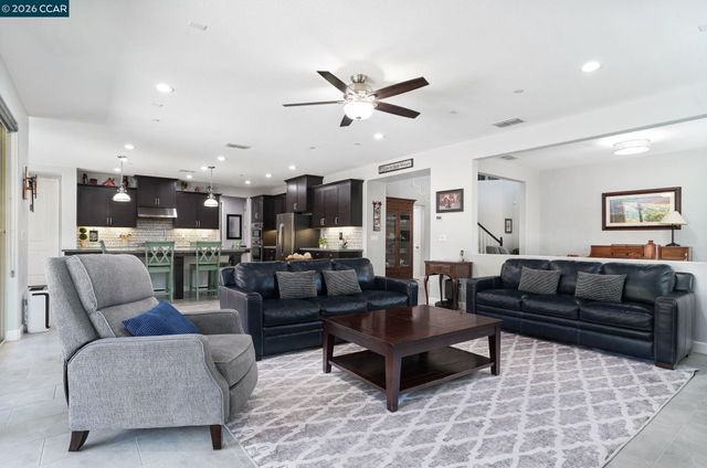 449 Avondale Ct, Brentwood, CA 94513