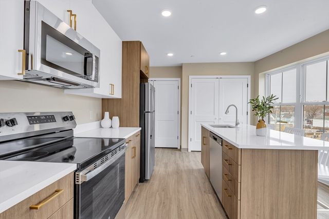 375 Cummins Highway 201, Boston, MA 02131