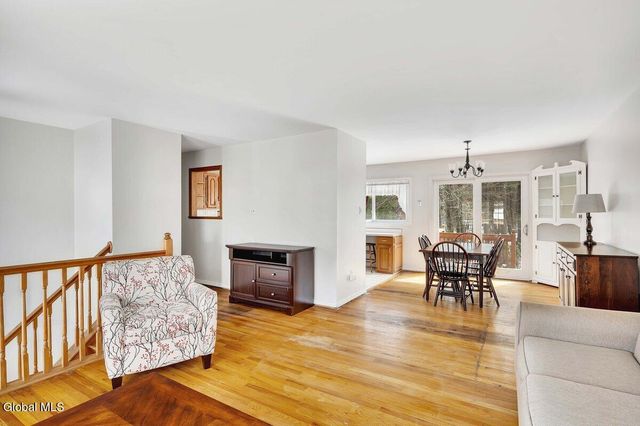 33 Acorn Ave., Clifton Park, NY 12065