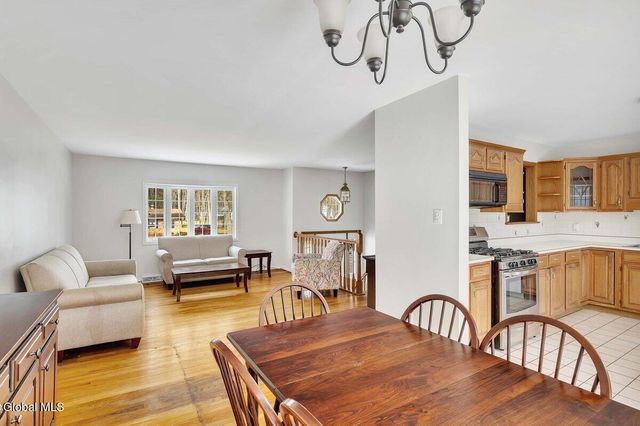 33 Acorn Ave., Clifton Park, NY 12065