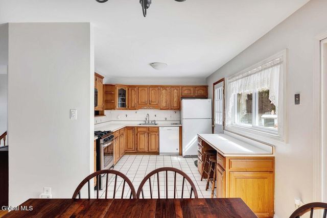 33 Acorn Ave., Clifton Park, NY 12065