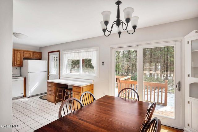 33 Acorn Ave., Clifton Park, NY 12065