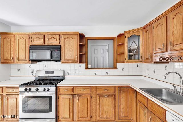 33 Acorn Ave., Clifton Park, NY 12065