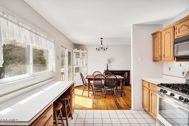 33 Acorn Ave., Clifton Park, NY 12065