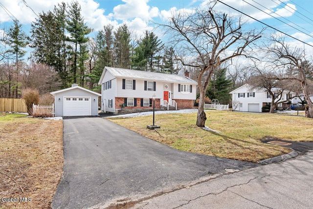 33 Acorn Ave., Clifton Park, NY 12065