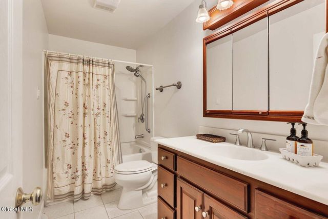 33 Acorn Ave., Clifton Park, NY 12065