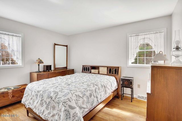 33 Acorn Ave., Clifton Park, NY 12065