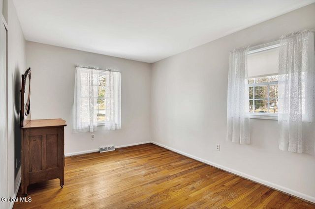 33 Acorn Ave., Clifton Park, NY 12065