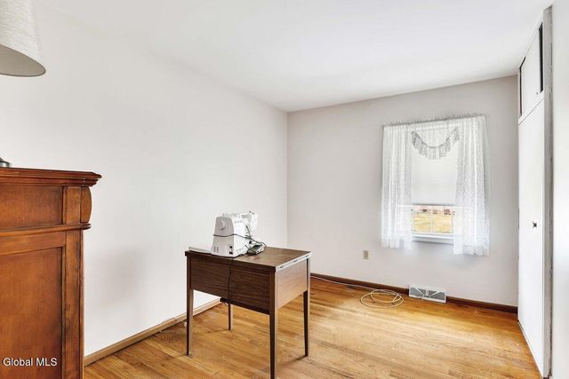 33 Acorn Ave., Clifton Park, NY 12065