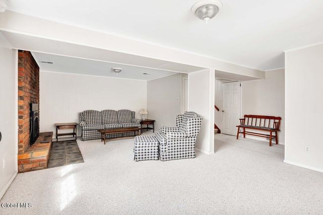 33 Acorn Ave., Clifton Park, NY 12065