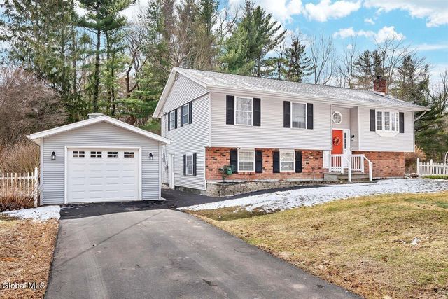 33 Acorn Ave., Clifton Park, NY 12065