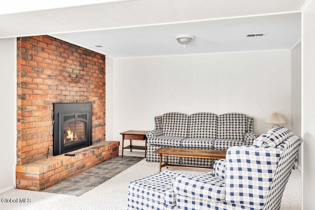 33 Acorn Ave., Clifton Park, NY 12065