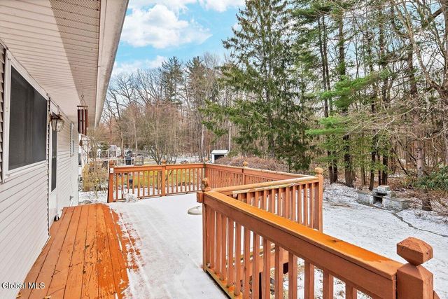 33 Acorn Ave., Clifton Park, NY 12065