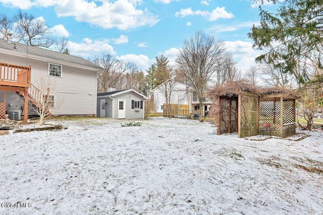 33 Acorn Ave., Clifton Park, NY 12065