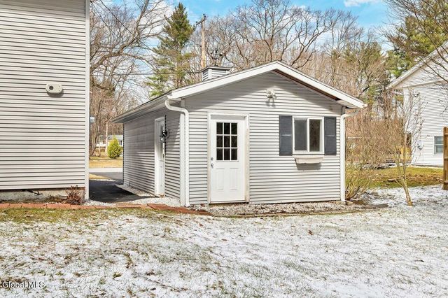 33 Acorn Ave., Clifton Park, NY 12065