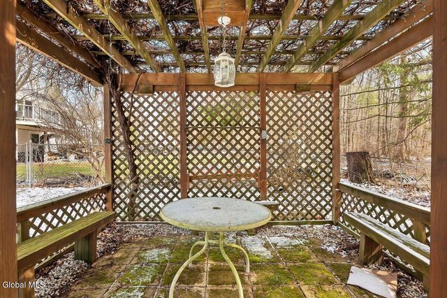 33 Acorn Ave., Clifton Park, NY 12065