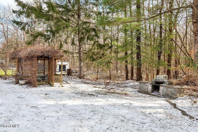 33 Acorn Ave., Clifton Park, NY 12065