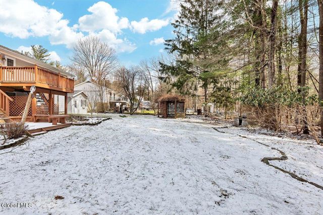 33 Acorn Ave., Clifton Park, NY 12065