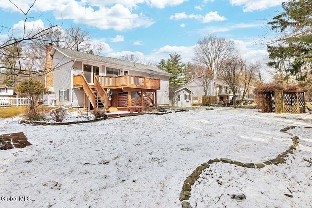 33 Acorn Ave., Clifton Park, NY 12065