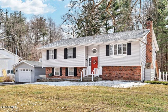 33 Acorn Ave., Clifton Park, NY 12065