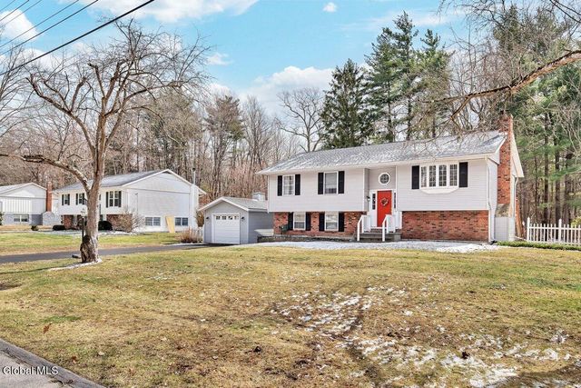 33 Acorn Ave., Clifton Park, NY 12065