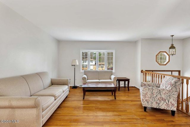 33 Acorn Ave., Clifton Park, NY 12065